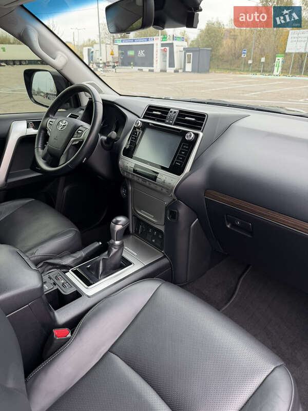 Внедорожник / Кроссовер Toyota Land Cruiser Prado 2019 в Киеве фото 15 Внедорожник / Кроссовер Toyota Land Cruiser Prado 2019 в Киеве
