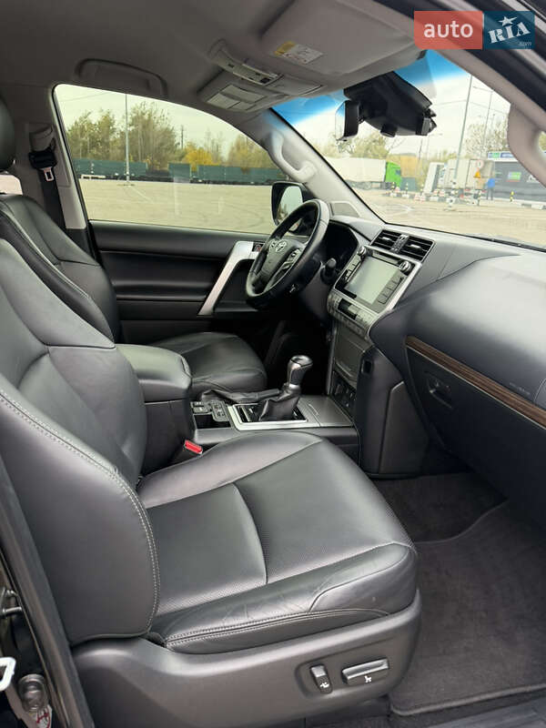 Внедорожник / Кроссовер Toyota Land Cruiser Prado 2019 в Киеве фото 17 Внедорожник / Кроссовер Toyota Land Cruiser Prado 2019 в Киеве