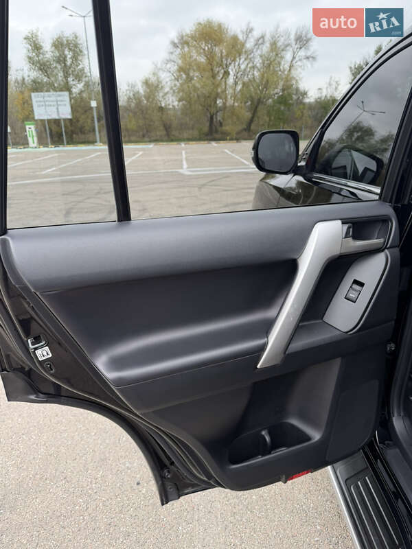 Внедорожник / Кроссовер Toyota Land Cruiser Prado 2019 в Киеве фото 27 Внедорожник / Кроссовер Toyota Land Cruiser Prado 2019 в Киеве