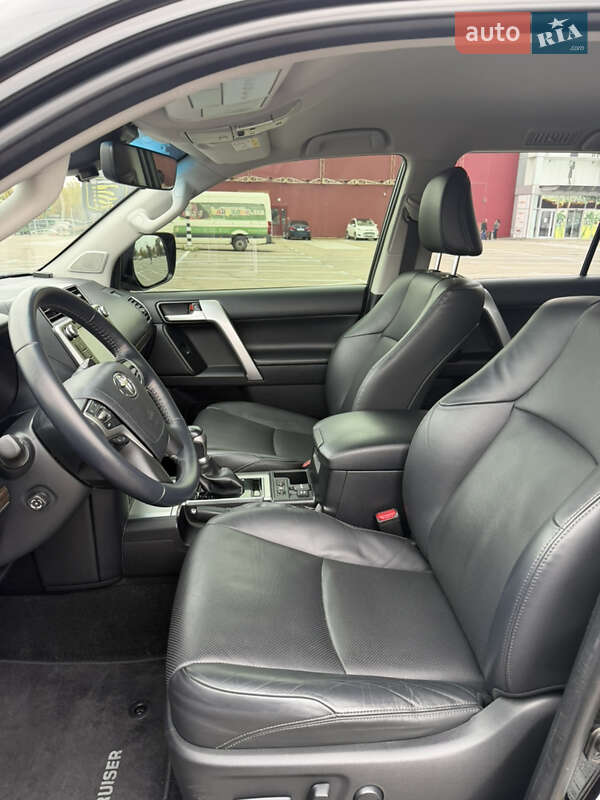 Внедорожник / Кроссовер Toyota Land Cruiser Prado 2019 в Киеве фото 31 Внедорожник / Кроссовер Toyota Land Cruiser Prado 2019 в Киеве