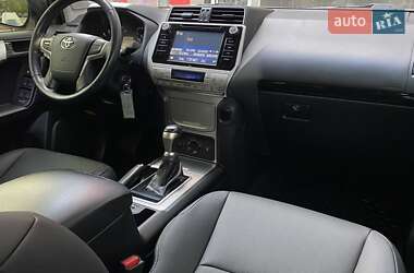 Внедорожник / Кроссовер Toyota Land Cruiser Prado 2018 в 