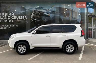 Внедорожник / Кроссовер Toyota Land Cruiser Prado 2018 в 