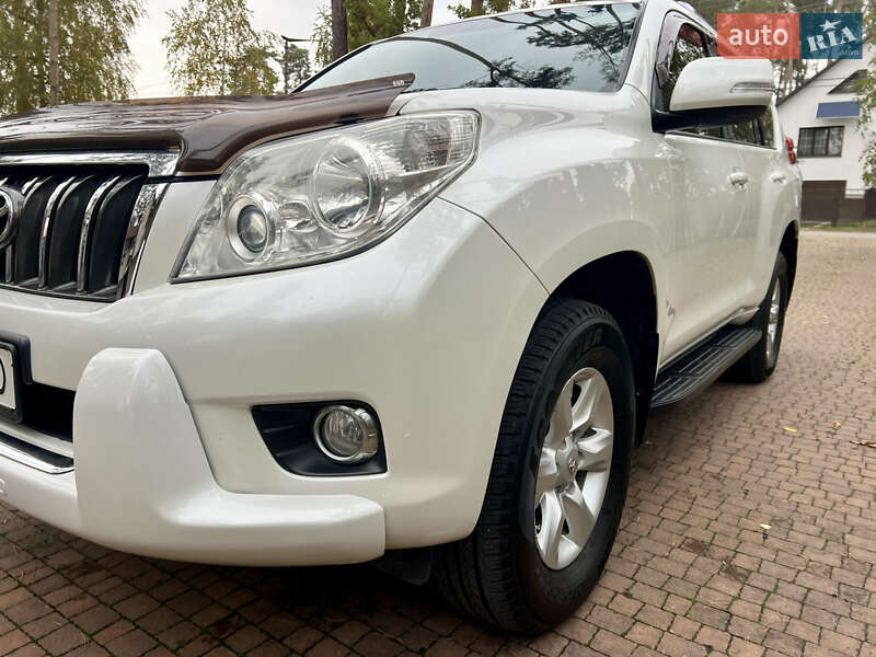 Внедорожник / Кроссовер Toyota Land Cruiser Prado 2010 в Киеве