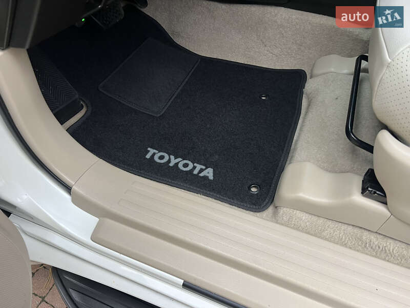 Внедорожник / Кроссовер Toyota Land Cruiser Prado 2010 в Киеве