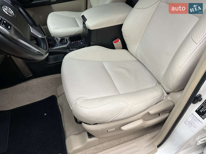 Внедорожник / Кроссовер Toyota Land Cruiser Prado 2010 в Киеве