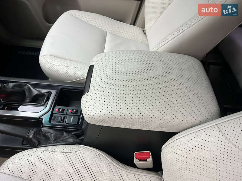 Внедорожник / Кроссовер Toyota Land Cruiser Prado 2010 в Киеве