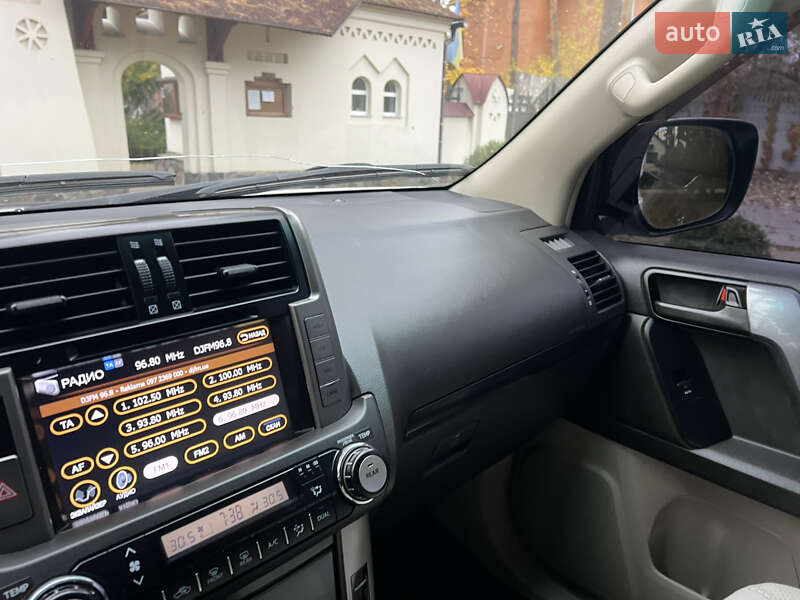 Внедорожник / Кроссовер Toyota Land Cruiser Prado 2010 в Киеве