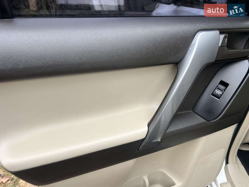 Внедорожник / Кроссовер Toyota Land Cruiser Prado 2010 в Киеве