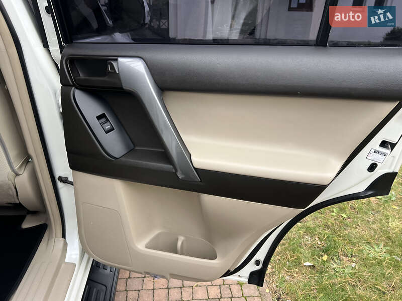 Внедорожник / Кроссовер Toyota Land Cruiser Prado 2010 в Киеве