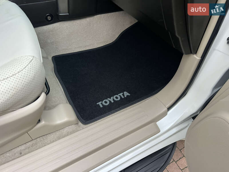 Внедорожник / Кроссовер Toyota Land Cruiser Prado 2010 в Киеве