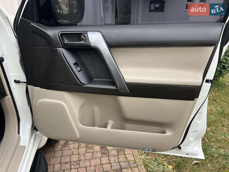 Внедорожник / Кроссовер Toyota Land Cruiser Prado 2010 в Киеве