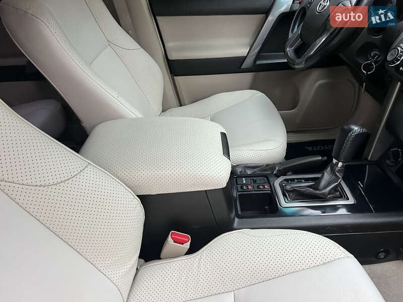 Внедорожник / Кроссовер Toyota Land Cruiser Prado 2010 в Киеве