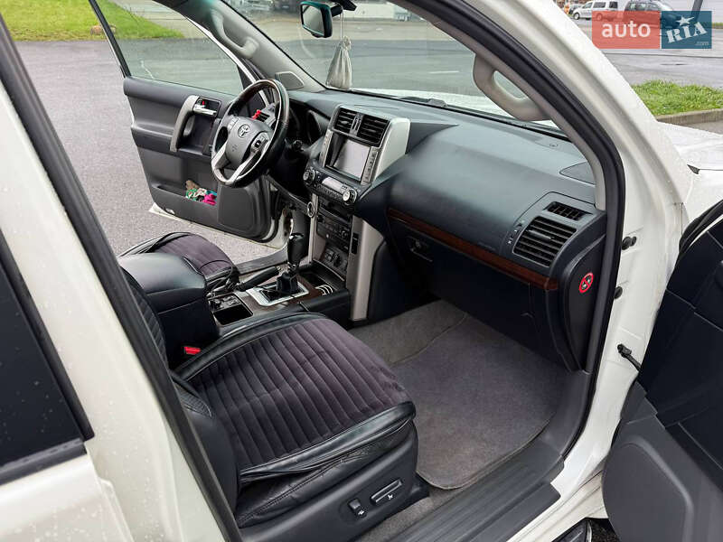 Позашляховик / Кросовер Toyota Land Cruiser Prado 2010 в Харкові