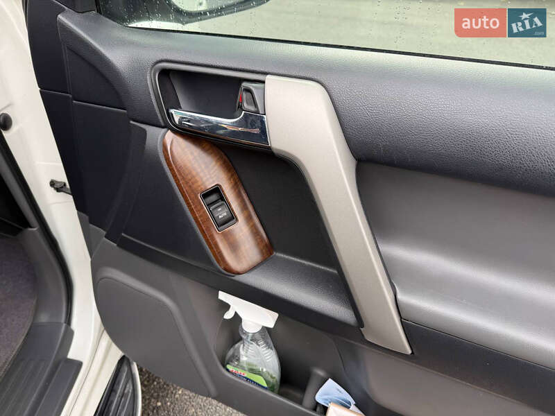 Позашляховик / Кросовер Toyota Land Cruiser Prado 2010 в Харкові