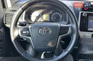 Внедорожник / Кроссовер Toyota Land Cruiser Prado 2019 в 