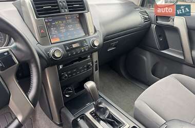 Внедорожник / Кроссовер Toyota Land Cruiser Prado 2012 в 