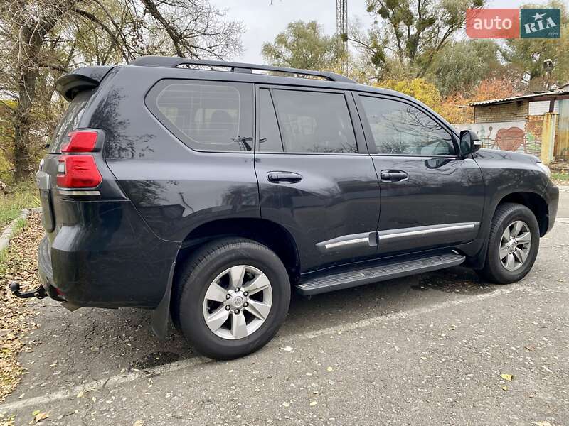Позашляховик / Кросовер Toyota Land Cruiser Prado 2017 в Києві фото 5 Позашляховик / Кросовер Toyota Land Cruiser Prado 2017 в Києві