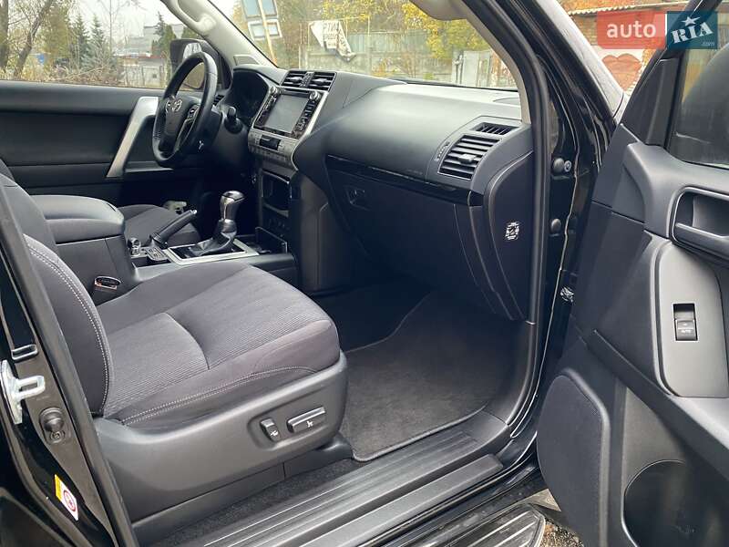 Позашляховик / Кросовер Toyota Land Cruiser Prado 2017 в Києві фото 9 Позашляховик / Кросовер Toyota Land Cruiser Prado 2017 в Києві