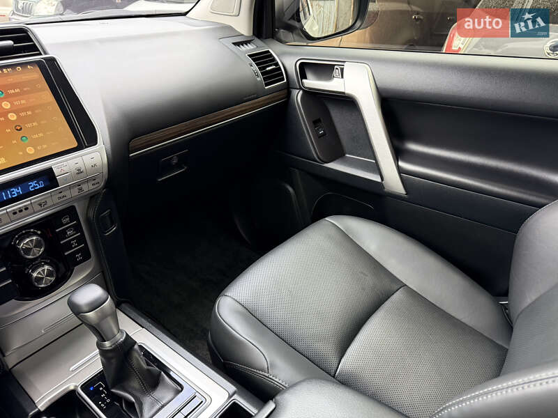 Позашляховик / Кросовер Toyota Land Cruiser Prado 2022 в Запоріжжі