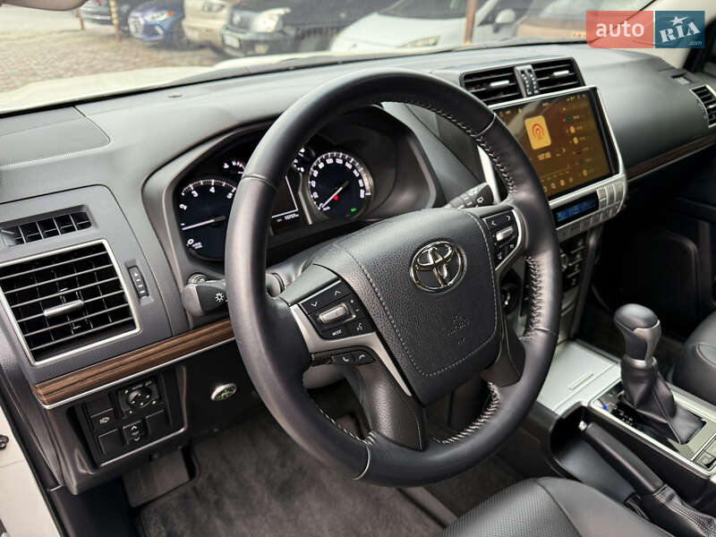 Позашляховик / Кросовер Toyota Land Cruiser Prado 2022 в Запоріжжі