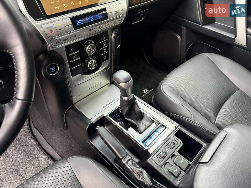 Позашляховик / Кросовер Toyota Land Cruiser Prado 2022 в Запоріжжі