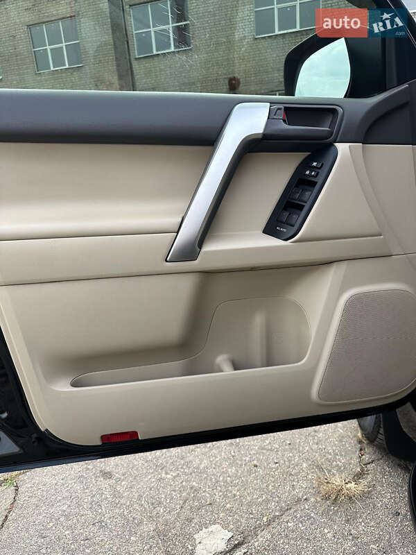 Внедорожник / Кроссовер Toyota Land Cruiser Prado 2018 в Харькове