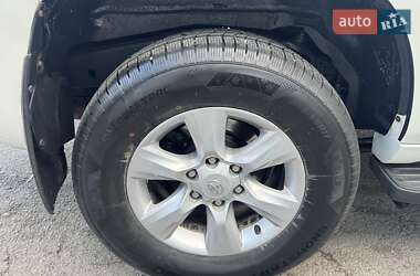 Внедорожник / Кроссовер Toyota Land Cruiser Prado 2012 в 