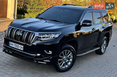 Внедорожник / Кроссовер Toyota Land Cruiser Prado 2020 в 