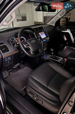 Внедорожник / Кроссовер Toyota Land Cruiser Prado 2020 в 