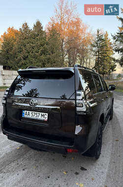 Внедорожник / Кроссовер Toyota Land Cruiser Prado 2021 в 
