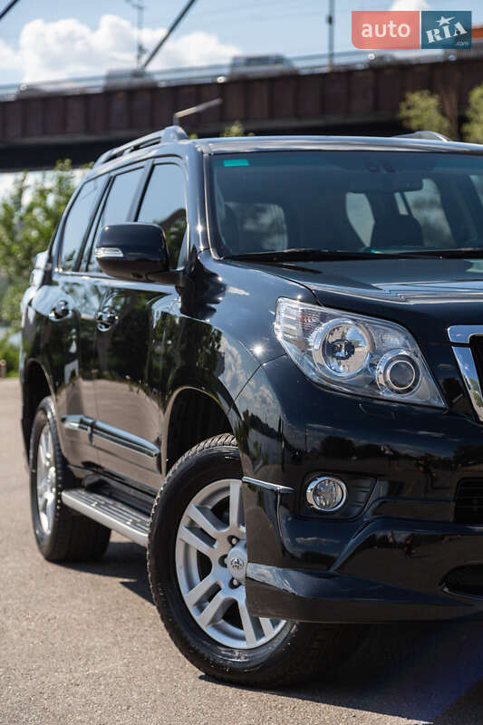 Внедорожник / Кроссовер Toyota Land Cruiser Prado 2011 в Киеве