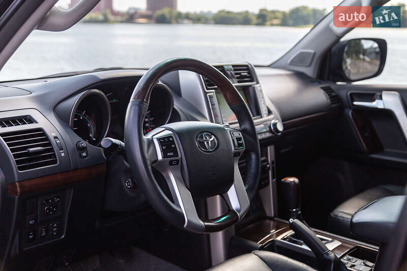 Внедорожник / Кроссовер Toyota Land Cruiser Prado 2011 в Киеве