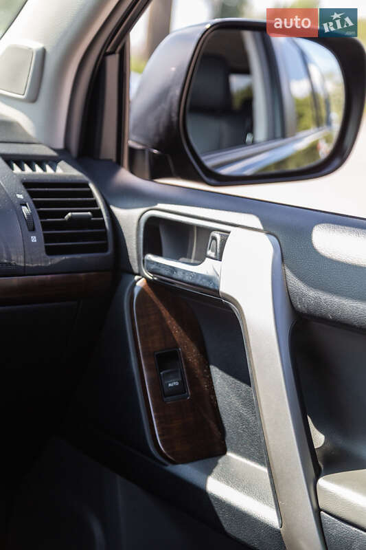 Внедорожник / Кроссовер Toyota Land Cruiser Prado 2011 в Киеве