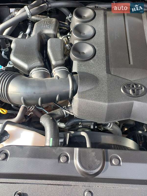 Внедорожник / Кроссовер Toyota Land Cruiser Prado 2019 в Каменском