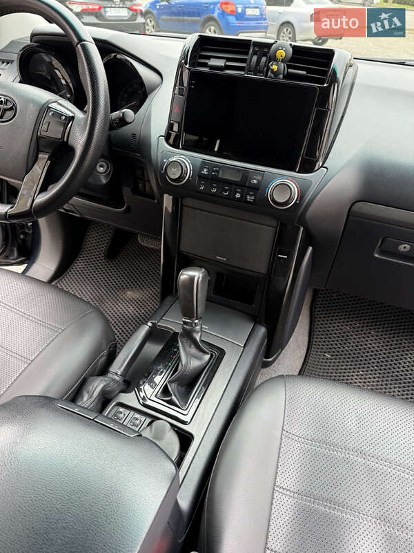 Внедорожник / Кроссовер Toyota Land Cruiser Prado 2010 в Днепре