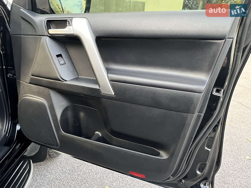 Позашляховик / Кросовер Toyota Land Cruiser Prado 2018 в Києві