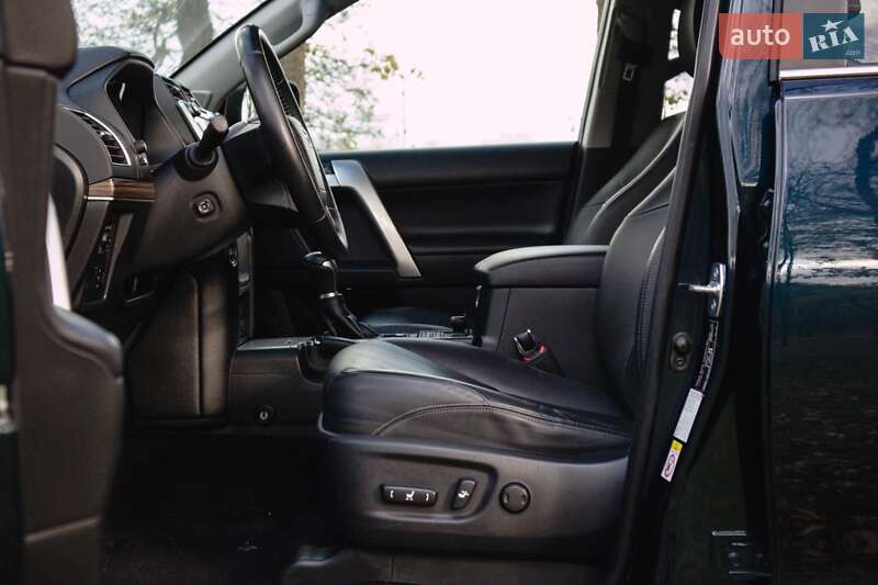 Позашляховик / Кросовер Toyota Land Cruiser Prado 2017 в Києві фото 24 Позашляховик / Кросовер Toyota Land Cruiser Prado 2017 в Києві