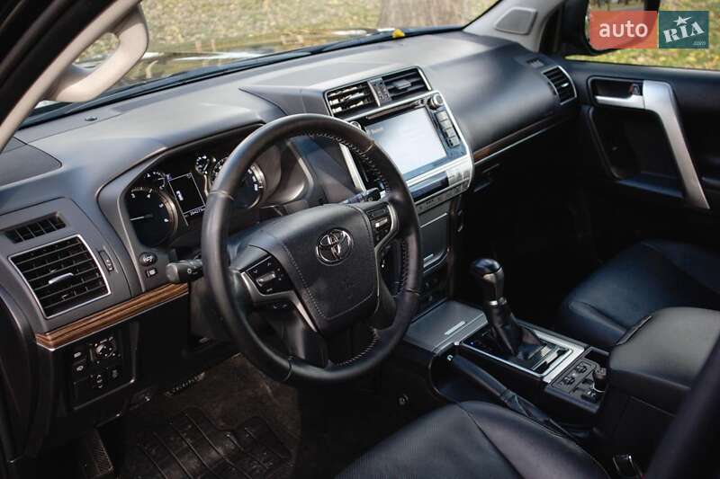 Позашляховик / Кросовер Toyota Land Cruiser Prado 2017 в Києві фото 25 Позашляховик / Кросовер Toyota Land Cruiser Prado 2017 в Києві