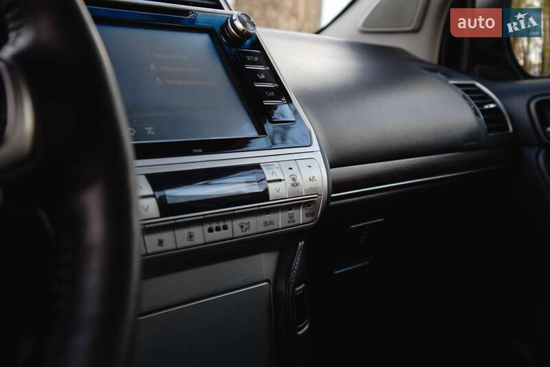 Позашляховик / Кросовер Toyota Land Cruiser Prado 2017 в Києві фото 45 Позашляховик / Кросовер Toyota Land Cruiser Prado 2017 в Києві