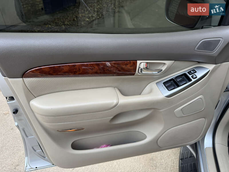 Позашляховик / Кросовер Toyota Land Cruiser Prado 2005 в Києві