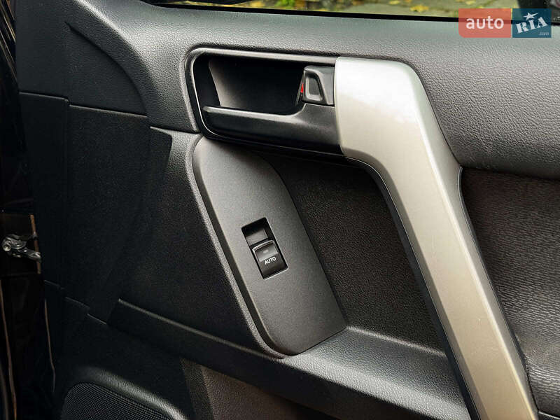 Внедорожник / Кроссовер Toyota Land Cruiser Prado 2018 в Киеве фото 33 Внедорожник / Кроссовер Toyota Land Cruiser Prado 2018 в Киеве