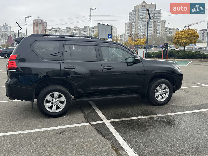 Внедорожник / Кроссовер Toyota Land Cruiser Prado 2017 в Киеве
