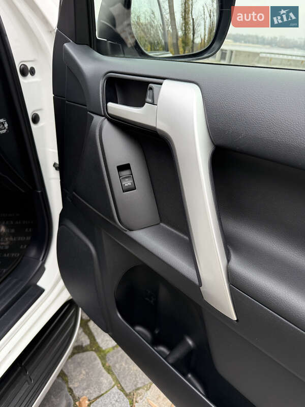 Позашляховик / Кросовер Toyota Land Cruiser Prado 2020 в Києві