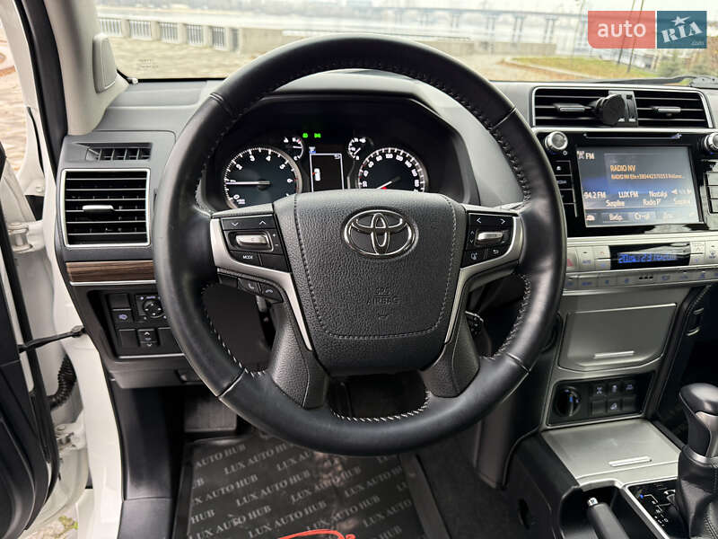 Позашляховик / Кросовер Toyota Land Cruiser Prado 2020 в Києві