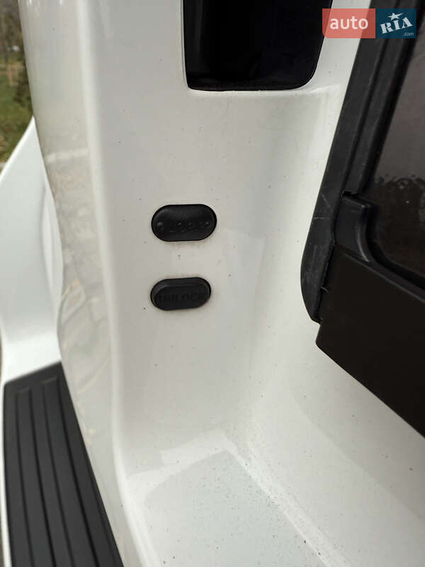 Позашляховик / Кросовер Toyota Land Cruiser Prado 2020 в Києві