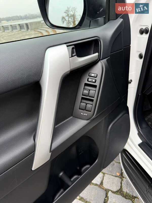 Позашляховик / Кросовер Toyota Land Cruiser Prado 2020 в Києві