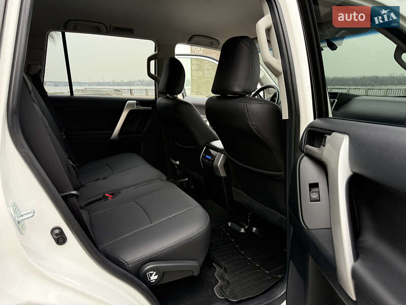 Позашляховик / Кросовер Toyota Land Cruiser Prado 2020 в Києві