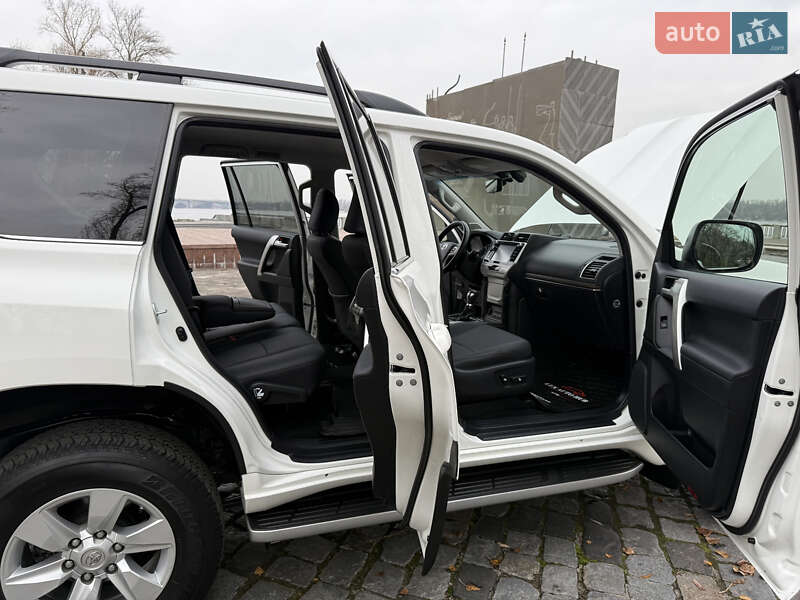 Позашляховик / Кросовер Toyota Land Cruiser Prado 2020 в Києві