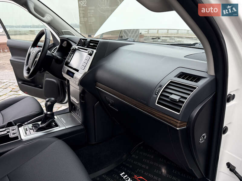 Позашляховик / Кросовер Toyota Land Cruiser Prado 2020 в Києві