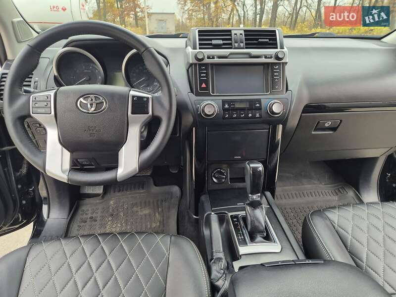 Внедорожник / Кроссовер Toyota Land Cruiser Prado 2017 в Киеве фото 15 Внедорожник / Кроссовер Toyota Land Cruiser Prado 2017 в Киеве